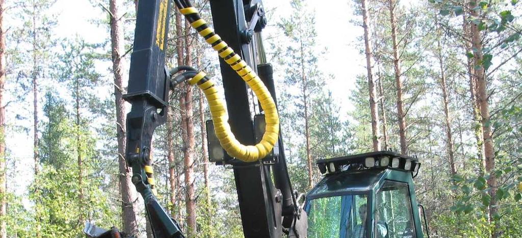 11 Tutkimuksessa käytetty hakkuukone oli saarijärveläisen metsäkoneyrityksen, Kärkkäinen Veljekset Oy:n vuosimallin 2000 Nokka Profi 6 WD Keto100-hakkuulaitteella (Kuvio 3).