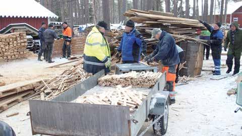 Viikon aikana toimeliaat karavaanarit uurastivat polttopuiden parissa ja ne saatiinkin hienosti pienistettyä.