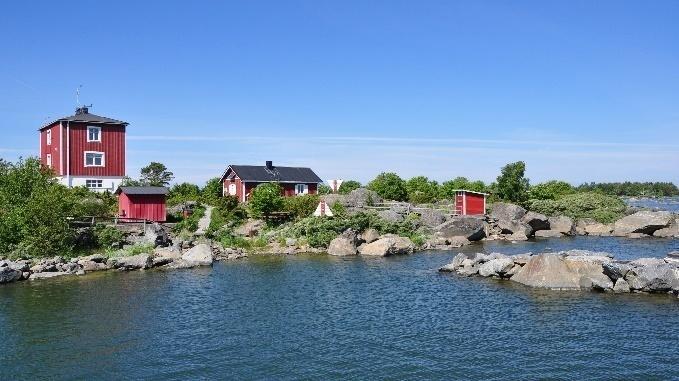 Pohjanlahden ympäri Michael Eidam 41 Emme koskaan päässeet merellä Uusikaupunkia pohjoisemmaksi, joten nyt suunniteltiin Pohjanlahden kierros ja käyntiä Itämeren pohjoisimmassa satamassa,