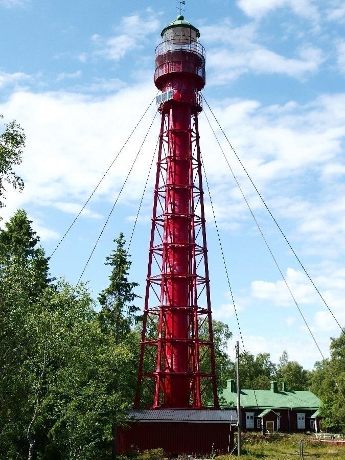 Saaressa miljardien hyttysten takana 36 m korkea teräsrunkoinen majakka vuodelta 1886. Asialla olivat Eiffeltornin suunnittelijat ja rakentajat.