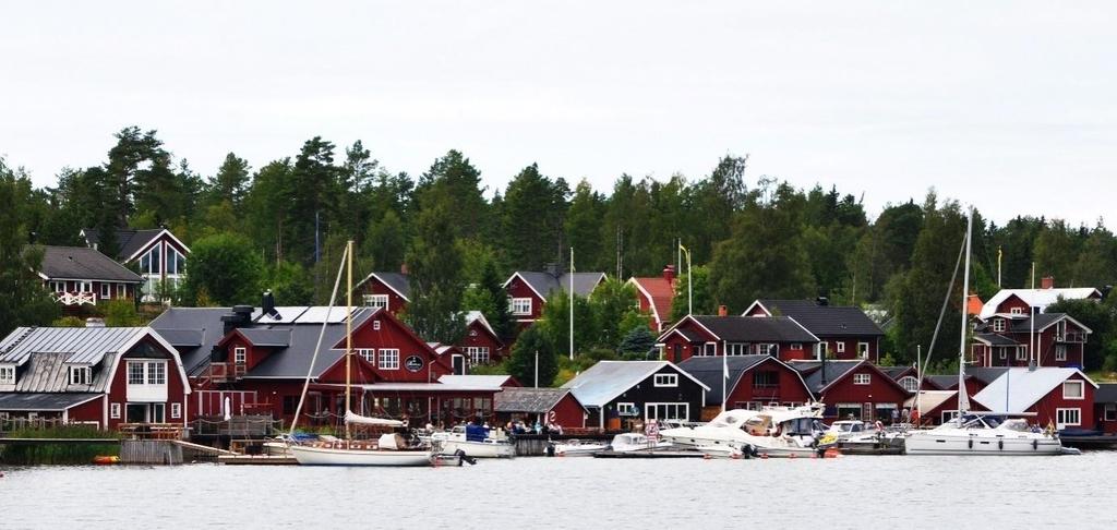 47 Häggvikistä jatkamme Härnösandiin, mihin Höga Kusten päättyy. Kaupunkielämä on aikamoinen muutos viime päivien maisemiin.