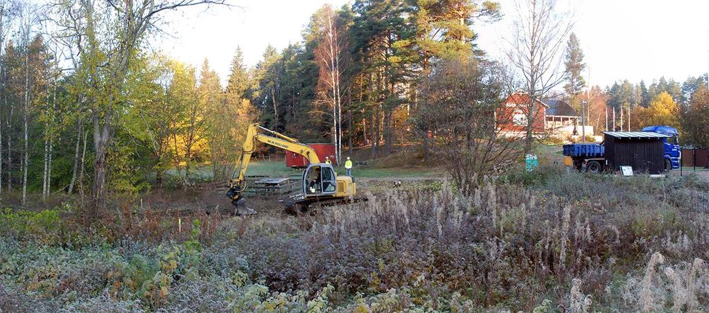 Kuva 2. Tutkimusalue 19.10.2016. Tulevan uudisrakennuksen läheisyydestä on kaadettu suurta puustoa ja pähkinäpensaita. Kuva: Tarja Knuutinen.