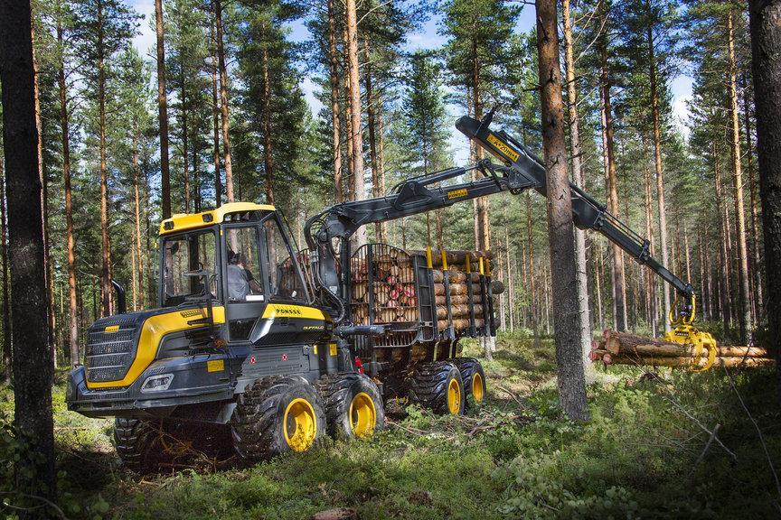 varsiin, josta puutavara-autot ajavat ne jatkojalostukseen.