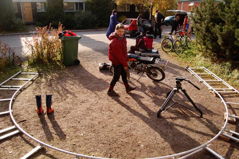 Monesti niin ei ole, ja ne mitkä löytyvät kuvausten jo alettua, ovat yleensä huonoja tai luokattomia. (Laine 5.4.2011).