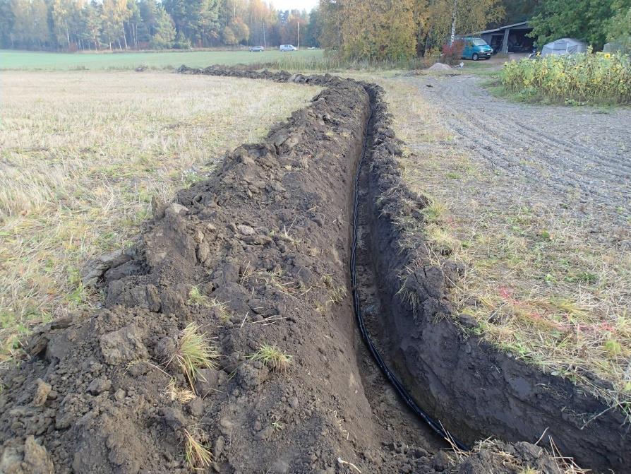 16 Vasen kuva: linjan läntisin kohta. Etelästä.