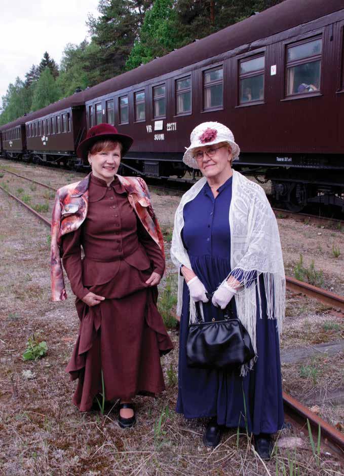 Museojuna-ajo tuli Heinolasta Vierumäen asemalle 12.23, jolloin pääsimme tekemään junaan nousun, sekä keskustelun meille varatuilla paikoilla.