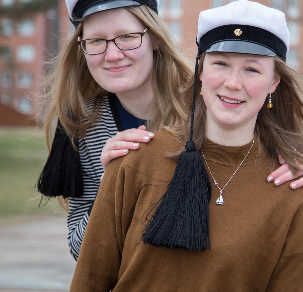Moikka!Tuulia ja Onnea opiskelupaikasta ja sydämellisesti tervetuloa kiltaamme! Olen Tuulia, viime vuoden fukseja monen muun tutorin tavoin.