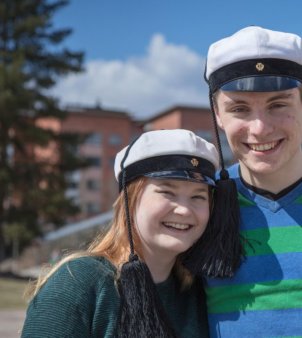 Moro! Olen Jenni, biotekniikan toisen vuoden opiskelija ja tuleva tutorisi. Onnittelut erinomaisesta valinnasta ja sisäänpääsystä heti kättelyssä, kun alat opiskella tulevaisuuden alaa!