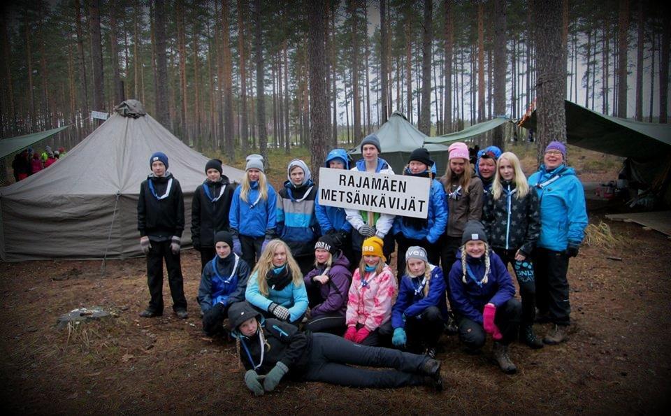 perusohjelman mukaisia suorituksia (Jälki) sudenpennut suorittivat seuraavasti: Ensiapu 16, kädentaidot 15, lemmikki 16, liikenne 16, liikunta 34, luonnontuntemus 15, maailma 18, nuotio 15, oma jälki