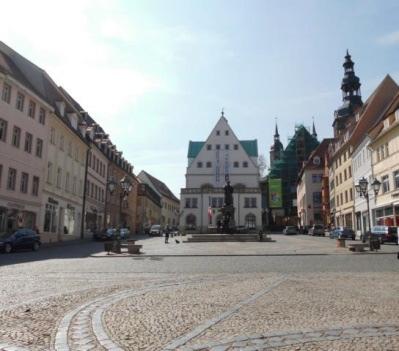 Resa till Eisleben, Wittenberg och Torgau i Luthers fotspår 24.-26.4.17 På måndagen den 24.04. klo. 7:45 träffades vi vid finska sjömanskyrkan, 14 kvinnor och 3 män.