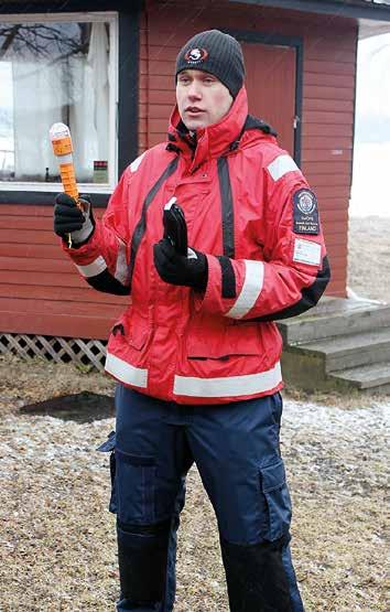 turvallisesti vesillä Hätämerkinanto Harjoituksen johtaja Lauri Nuuttila Lahden Järvipelastajista.