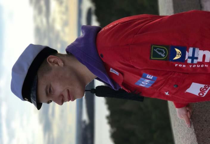 Topi Tiilikainen, 2. vsk 1. Opiskelin konetekniikkaa ensimmäisen vuoden, tuotantotalous kiinnostaa 2. Kotoisin Kuopiosta, Pohjois-Savosta 3. Harrastuksena urheilu monessa muodossa sekä moottorit 4.