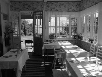 Alueella on grilli, pelikenttä sekä matkailuvaunupaikkoja jäsenseurojen jäsenille. Jäsenillä on maksuton pääsy alueelle (muut 3 ) ja jäsenetu 10% vuokrahinnoista.