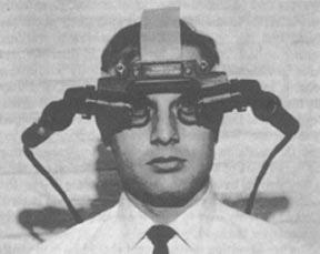 KUVA 4. Sutherlandin Head-Mounted Display koostui kahdesta CRT-näytöstä (Carlson 2003).