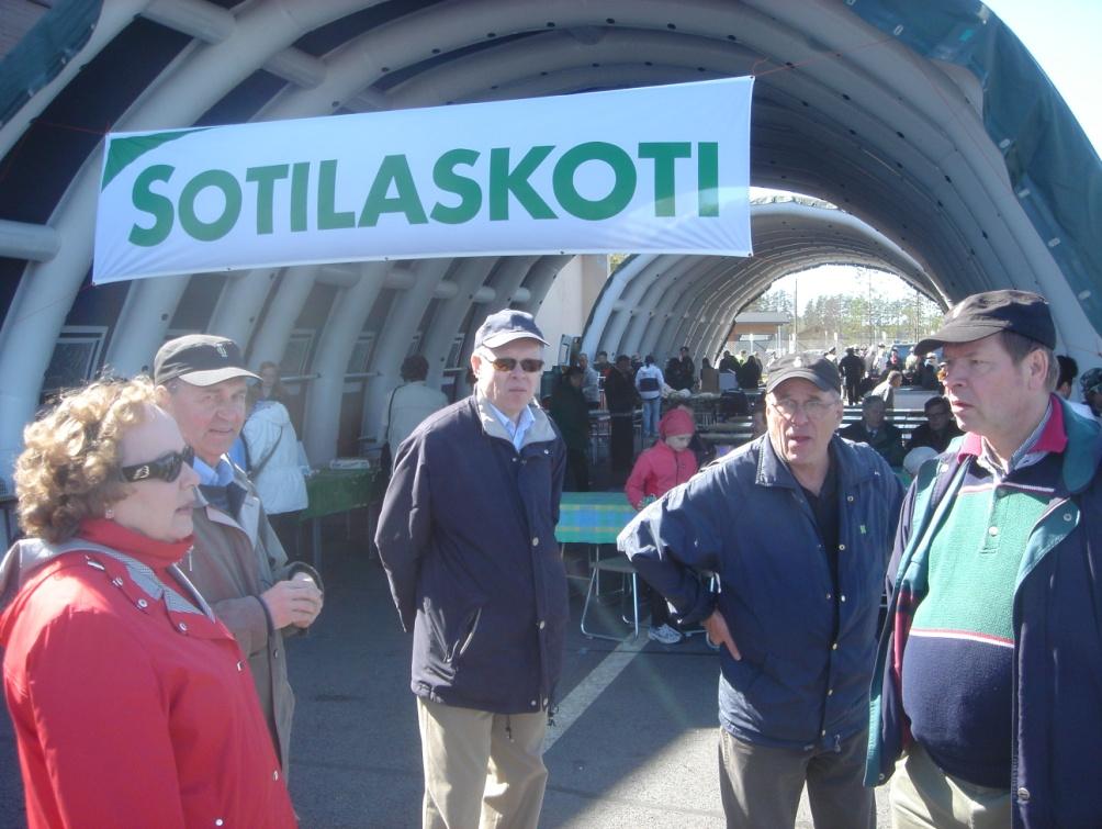 Ohjelman mukaisesti kävimme ensiksi perinnetalossa, jossa olikin paljon nähtävää. Mieleenpainuvinta oli taistelumaasto eri muotoineen pienoiskoossa lasivitriinissä.