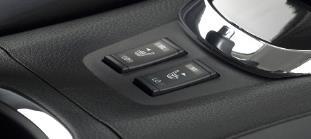 Kolmipisteturvavyöt takana kaikilla istuimilla (3) Kaksi ISOFIX-lastenistuimen kiinnityskohtaa takaistuimissa Takaovien lapsilukot Audio ja navigointi Yhden levyn AM/FM CD-soitin ja 4 kaiutinta Yhden