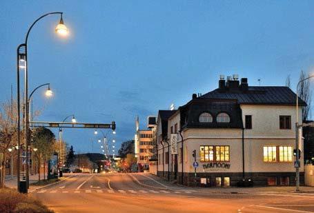 14 Vuonna 1910 rakennettu Halosen Harmoonitehdas on yksi Jyväskylän maamerkeistä. Komea tiili- ja hirsirakenteinen rakennus edustaa maakunnassa harvinaista kansallisromanttista jugendtyyliä.