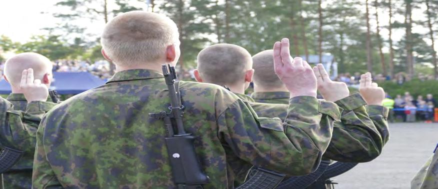 Tärkeitä tapahtumia Sotilasvala ja -vakuutus Sotilasvalatilaisuus on eräs tärkeimmistä tapahtumista sotilaan uralla. Silloin sotilas vannoo joko sotilasvalan tai antaa juhlallisen vakuutuksen.