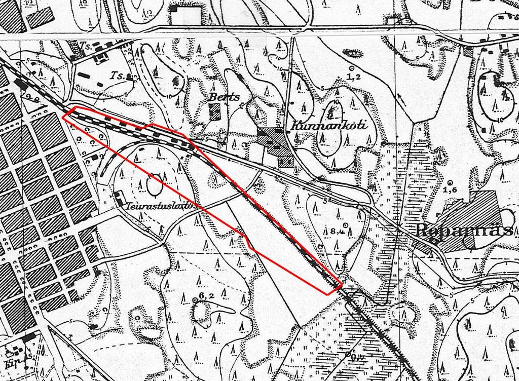 Kaupunki alkoi vähitellen kasvaa lähemmäs rata-aluetta. Mm. rautatieläisten asuttama työväen asuinalue Vöyrinkaupunki alkoi rakentua 1890-luvulta lähtien Valtion Rautateiden konepajojen läheisyyteen.