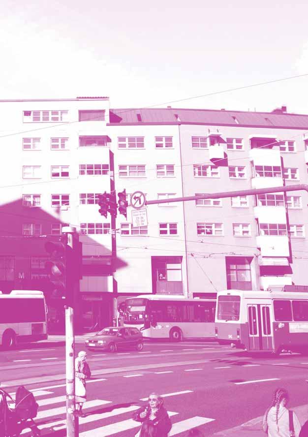 Monialainen koulutus Marketta Kyttä Professori Vaikka maankäytön suunnittelun ja liikennetekniikan välillä on olennainen yhteys, alojen opetus on perinteisesti järjestetty erikseen.