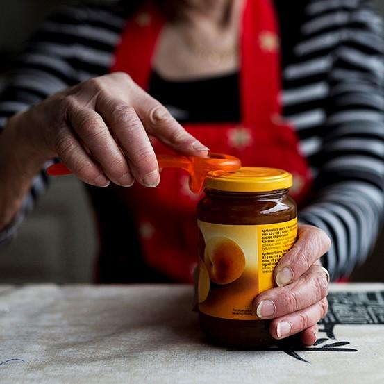 Lasipurkin avaaja. Respecta-ketjulla on myymälöitä seitsemässä kaupungissa ja lisäksi postimyyntiä. Sopivia välineitä voi löytää myös hyvinvarustetuista tavarataloista.