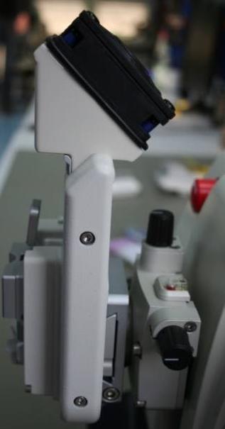 Asentaminen Leica RM22/23.. -sarjan rotaatiomikrotomiin, joka on varustettu pikavaihtojärjestelmällä 4 3BAsentaminen Leica RM22/23.