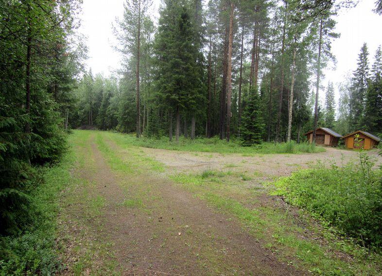 6 Kuva 2. Ruonaojan länsipuolella vanha tielinjaus poikkeaa Palohovintieltä etelään.