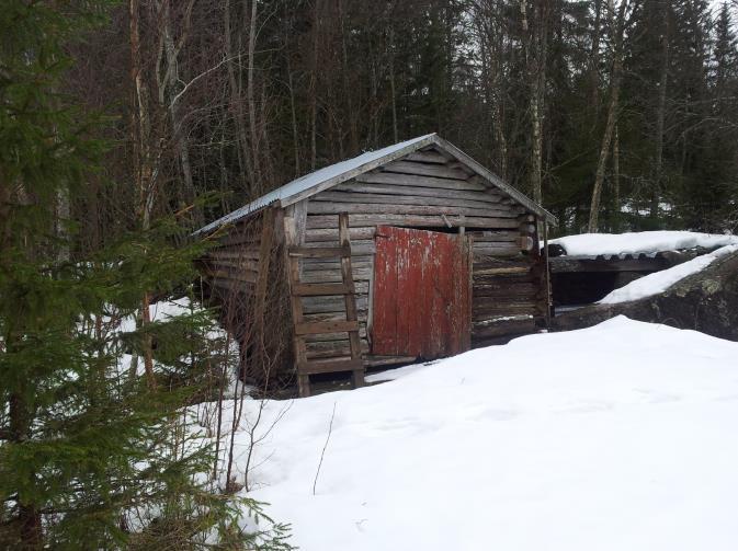 Brygga på fastighet 272-417-4-93 2.1.4 MAANOMISTUS Alue on yksityisten maanomistajien omistuksessa.