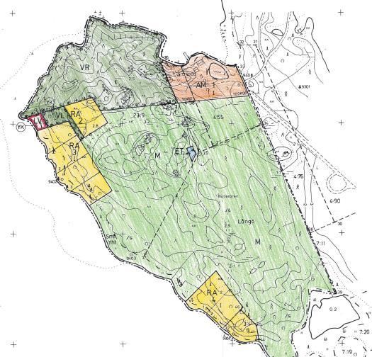 Kuva 9. Ote Öjan ja Rödsö-Möllerin rantayleiskaavasta. Bild 9. Utdrag ur Öja och Rödsö-Möller strandgeneralplan. Kuva 10. Ote voimassa olevasta rantakaavasta Bild 10. Utdrag från gällande strandplan.
