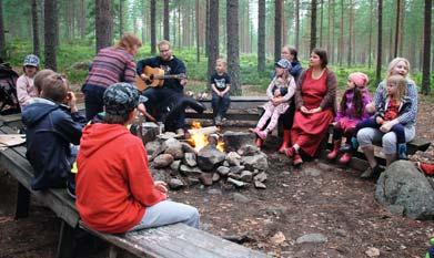 RAUTALAMPI LASTEN PÄÄSIÄINEN Lapset, äidit, isät, mummit, vaarit, kummit, tädit, sedät, tutut ja naapurit! Tervetuloa mukaan yhteiseen iloon ja pääsiäiseksi kaunistettuun kirkkoon!