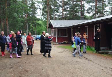 Tarjottavasta voi halutessa sopia Seija Karhun kanssa, puh. 040 7341346. Kaikille riittää syötävää, joten sydämellisesti tervetuloa!