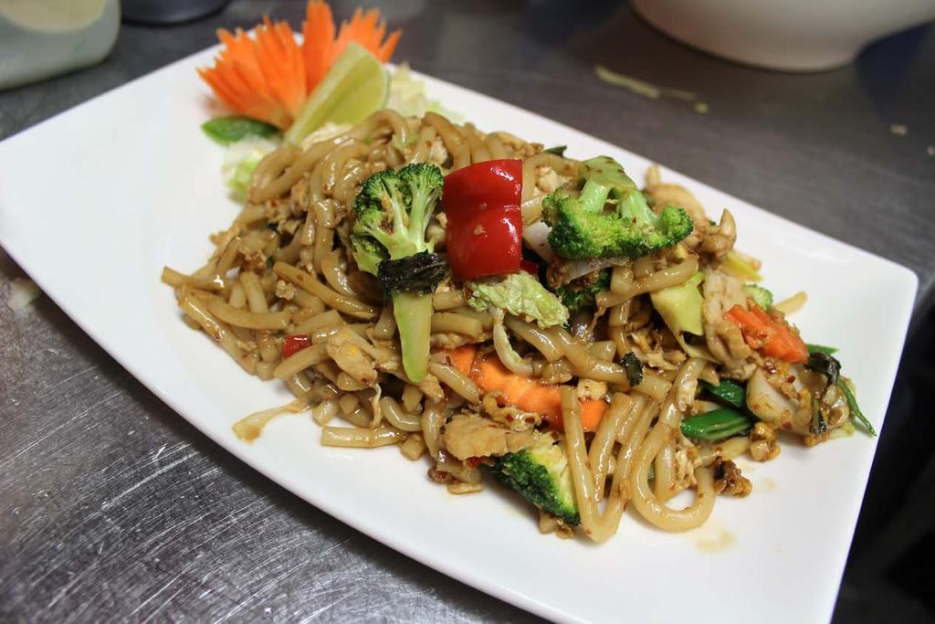 Your choice of meat/tofu with wok fried Korean udon wheat noodles, green curry paste, coconut milk, fresh vegetables, bamboo shoots, and Thai basil.