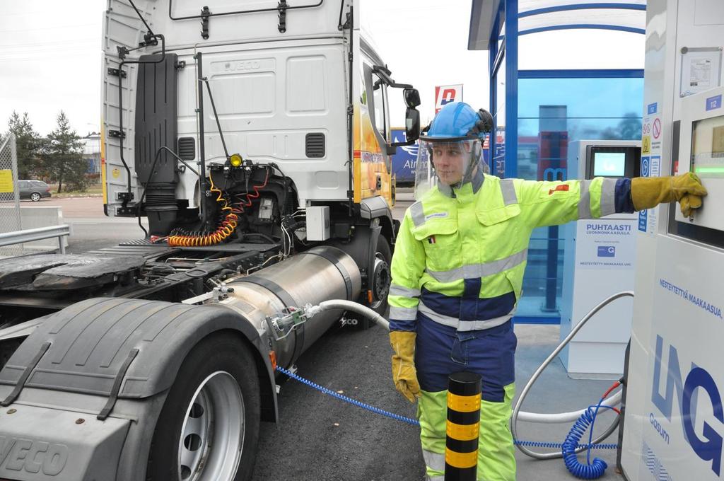 09/03/2017 14 LNG-TANKKAUKSESSA TARVITTAVAT