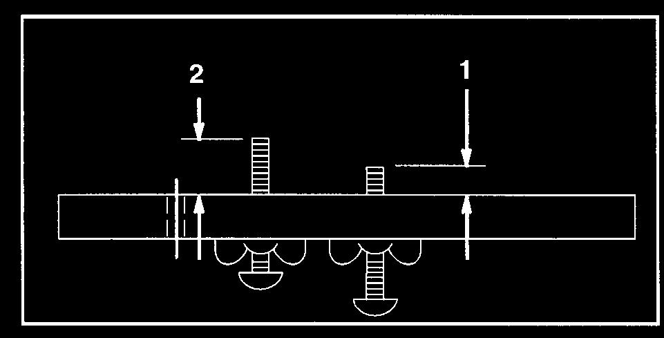Toinen ruuvi Kuva 8 6. Ota avuksi hienosäätökankiharppi ja mittaa ensimmäisen ja toisen ruuvin korkeus. Mittaus suoritetaan tangon reunasta ruuvin päähän (kuva 9). 0.