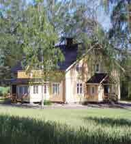 Tarjolla lisäksi: - Vuokraveneitä kalastajille - Akvarellimaalauskursseja - Lisätilat 4 hlölle piharakennuksen huoneistossa p. 0400 744 312 helena.sundberg@lonnviken.com www.