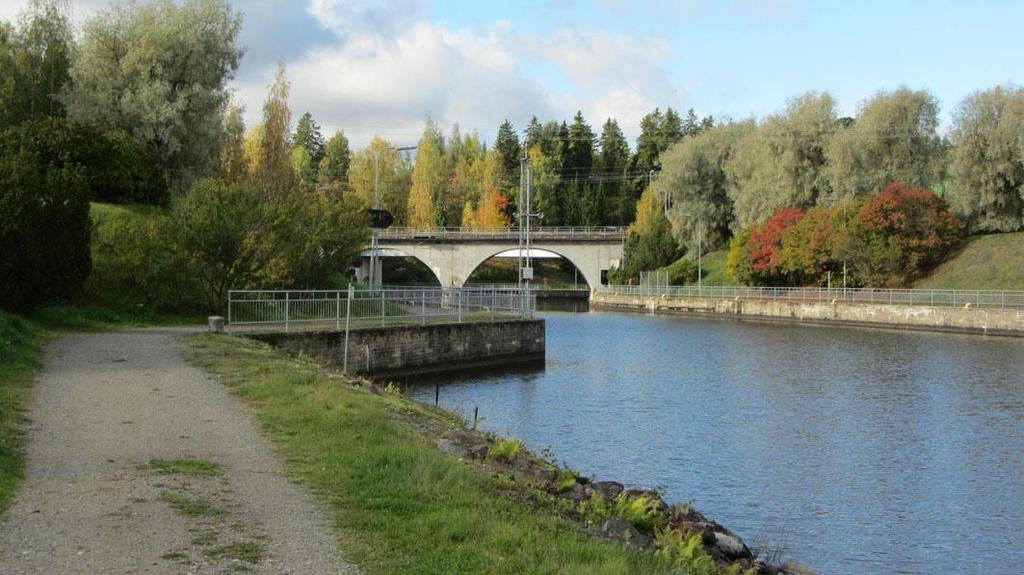 Lempäälän kanava ja rautatiesilta Lempäälän kanavan maakunnallisesti merkittävän kulttuuriympäristön nykyinen rajaus on merkitty karttaan sinivihreällä.