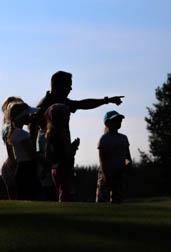 YLEISTÄ Jotta uudet pelaajat tuntevat itsensä tervetulleiksi ja kuuluvansa golfyhteisöömme, tulee golfia jo pidemmän aikaa pelanneiden ottaa uudet pelaajat huomioon käyttäytymisessään.