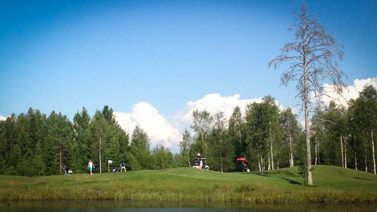 TOIMINTAKERTOMUS JUNIORITOIMIKUNTA Junioreiden reikäpelin SM-kilpailut pelattiin Sankivaarassa 2016. LAATUMERKKIÄ JA GOLFIA KOULUISSA Sankivaaran golfkentällä vietettiin 26. - 28.