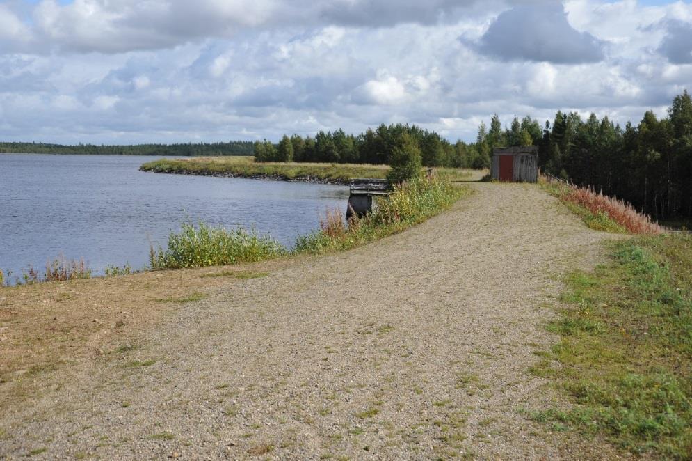 ja tulvarajan 78,95 m välisen tilavuuden käyttö selvästi aiempaa herkemmin Beräkningar av nuvarande situation och inverkan av kommande ändringar har gjorts med hjälp av vattendragsmodell Separata