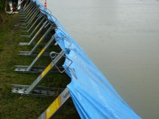 Anti flood barrier