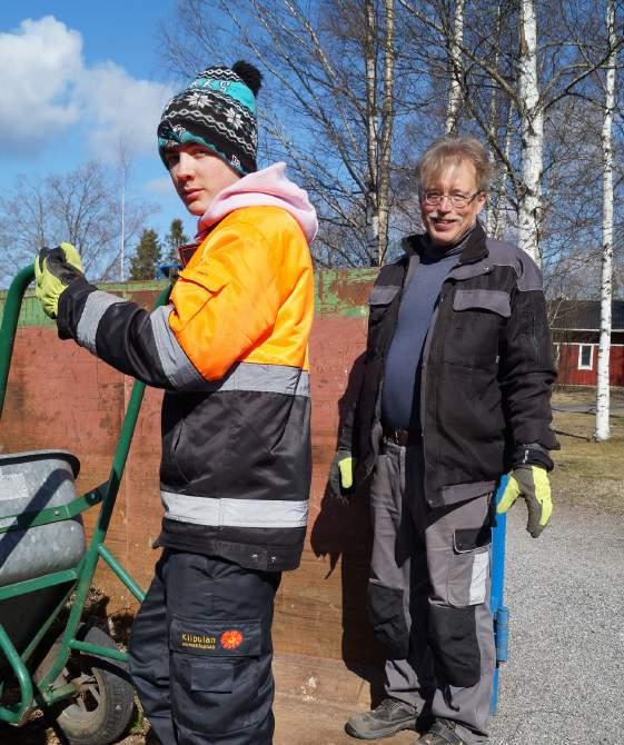 TYRVÄÄN SANOMAT Torstaina 18. toukokuuta 2017 Jukka on paikalla ensimmäisenä ja viimeisenä A Tämä talvi jäi mieleen hiekoituksesta. Hiekoitushiekkaa kylvettiin valtavat määrät.