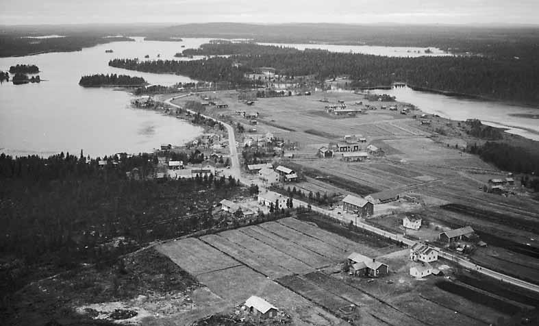 Teollisuuden kehitys Kuva 18. Posion jälleenrakennettua kirkonkylää 2.10.1952. Matti Poutvaara. Museoviraston kuva-arkisto.