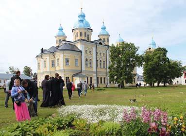 SAIMAA KESÄTEATTERIIN KARTTULAAN Tiistaiseura Virike ry järjestää sunnuntaina 16.7. kesäteatterimatkan Karttulan Teatteri Hermanniin.