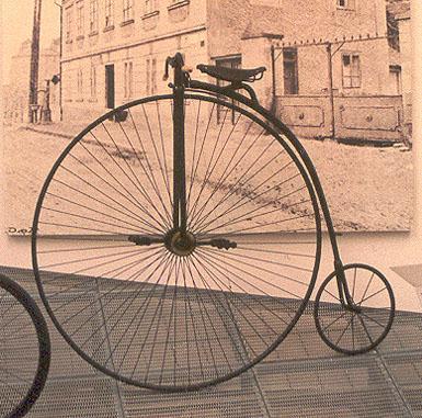 Kiitos Polkupyörä on lihasvoimalla toimiva ajoneuvo, jonka rakenne perustuu kahteen peräkkäiseen pyörään, jotka yhdistää