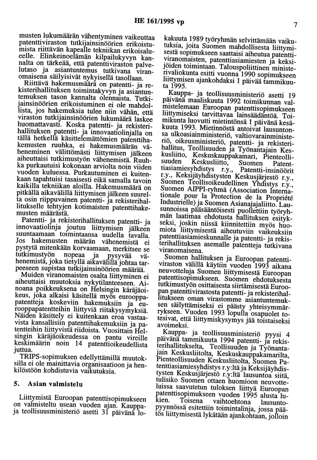 HE 161/1995 vp 7 mosten lukumäärän vähentyminen vaikeuttaa patenttiviraston tutkijainsinöörien erikoistumista riittävän kapealle tekniikan erikoisalueelle.