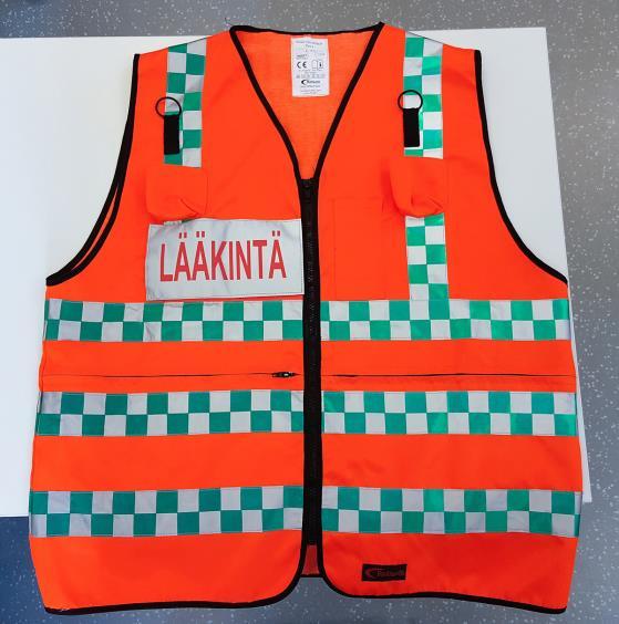 Kuva 3. Esimerkki Etelä-Karjalan sosiaali- ja terveyspiirin alueella käytössä olevista ensihoitohenkilöstön tunnisteliiveistä 3.3.4 Triage Triage-sana on peräisin Ranskasta 1700-luvulta ja alun perin se tarkoitti tavaroiden lajittelua laadun perusteella.