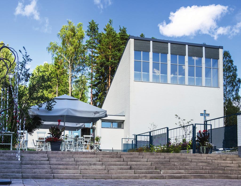 Taidetta, kulttuuria ja rakkautta luonnon keskellä. Vuohijärven luonto- ja kulttuuritalo on täynnä elämyksiä Vuohijärvellä.