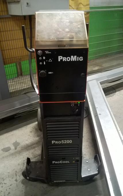 41 Kemppi ProMig 5200 ja Fronius TPS 500i PULSE - Virtalähteenä robotin yhteydessä on toiminut Kempin promig malli, joka vaihtui kehitysprojektissa uuteen malliin Froniukselta.