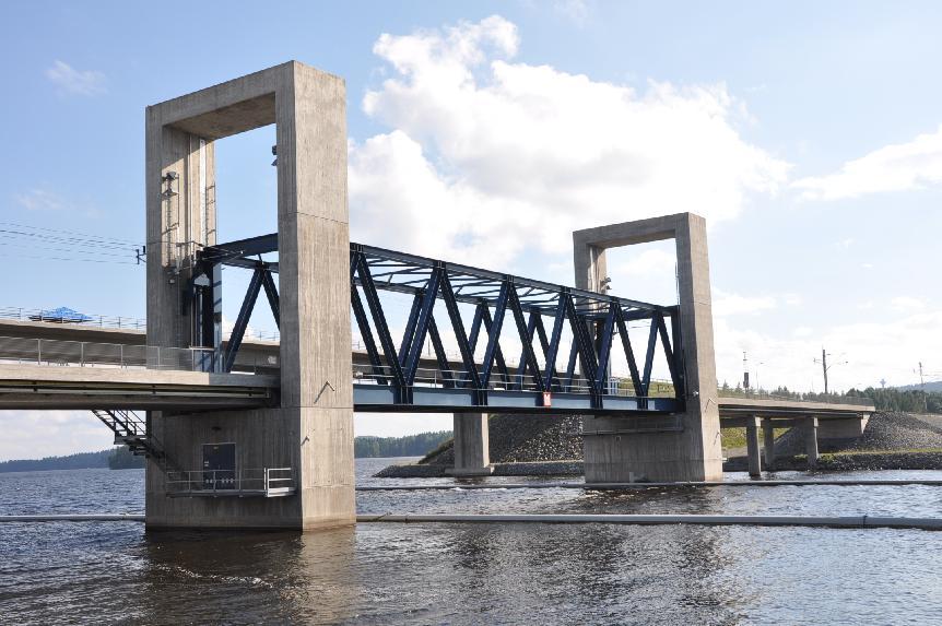 RIL 179-2017 Sillat 26 2.5.7 Erikoissillat Avattavat sillat Avattavia siltatyyppejä ovat kääntösilta, läppäsilta ja nostosilta. Avattavat sillat liittyvät vesiväylien ja kanavien ylityksiin.