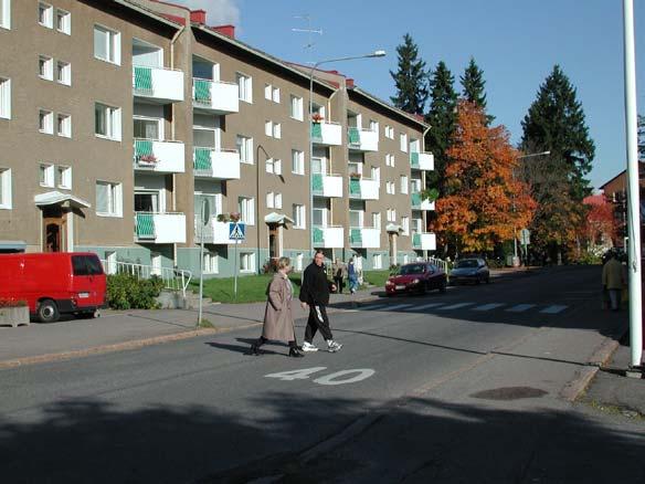 41 Maunulan peruspiiri Maunula on saanut nimensä alueella sijainneen Månsasin verotalon mukaan. Maunulan nykyinen asutus on alkanut Metsälän ja Suursuon huvilarakentamisena vuosisadan vaihteessa.